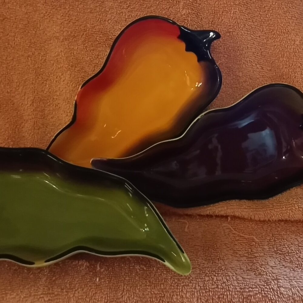 Beautiful and bright Vintage 90s Clay Art Chili Pepper Dishes , set of 3